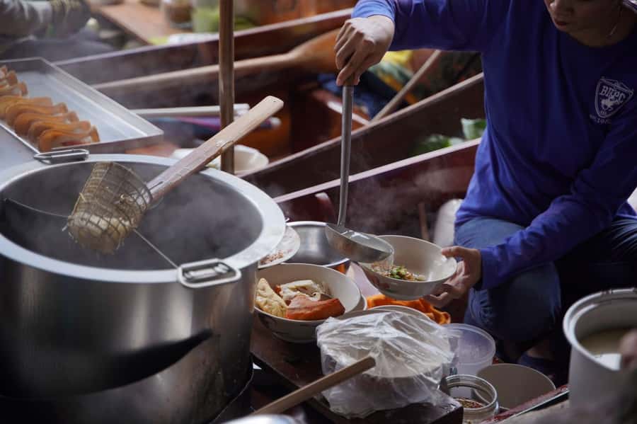 From Bangkok: Floating Market and Ayutthaya Guided Day Tour - Lunch before the Ayutthaya temples