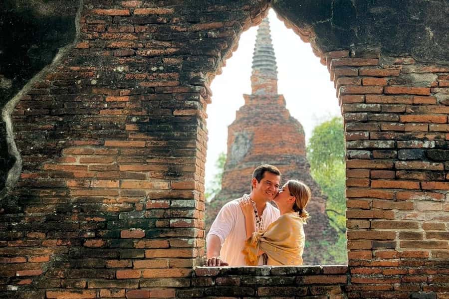 From Bangkok: Floating Market & Ayutthaya Private Day Trip - Wat Mahathat and the famous Buddha head