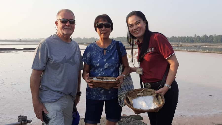 From Bangkok: Floating & Railway Markets Tour & Coconut Farm - Guides, group size, and the value of the $98 price
