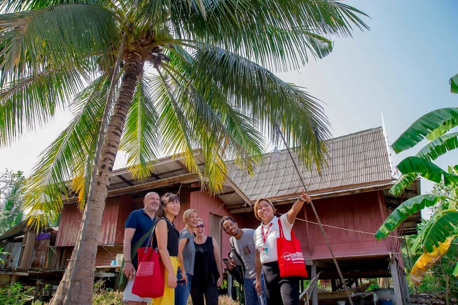 From Bangkok: Private Railway and Floating Market Tour - What Damnoen Saduak adds to the day