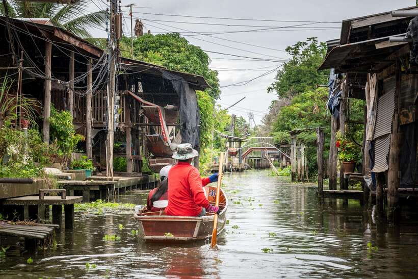 From Bangkok: Railway & Damnoen Saduak Floating Market Tour - What the six to seven hours really feel like