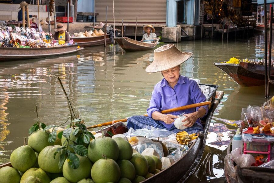 From Bangkok: Railway & Damnoen Saduak Floating Market Tour - Shopping at Damnoen Saduak