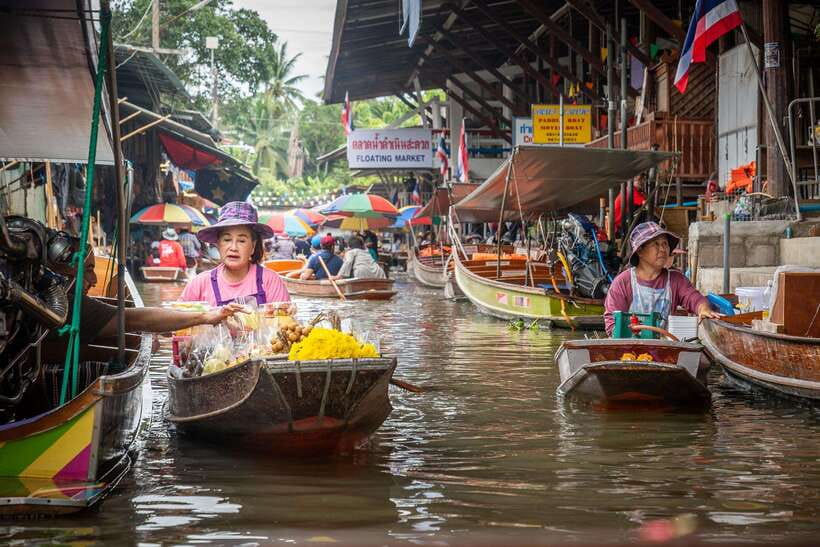 From Bangkok: Railway & Damnoen Saduak Floating Market Tour - Lao Tuk Luck, the older floating market