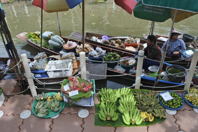 From Bangkok : Thaka Floating Market - A practical start at 7:30 a.m.