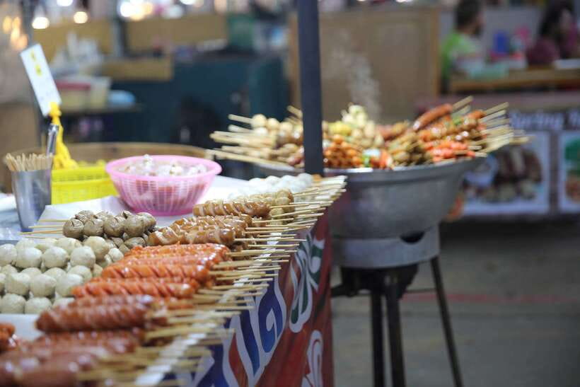 From Khao Lak: Phuket Naka Weekend Market - Big Buddha is closed, so expect Chalong Temple
