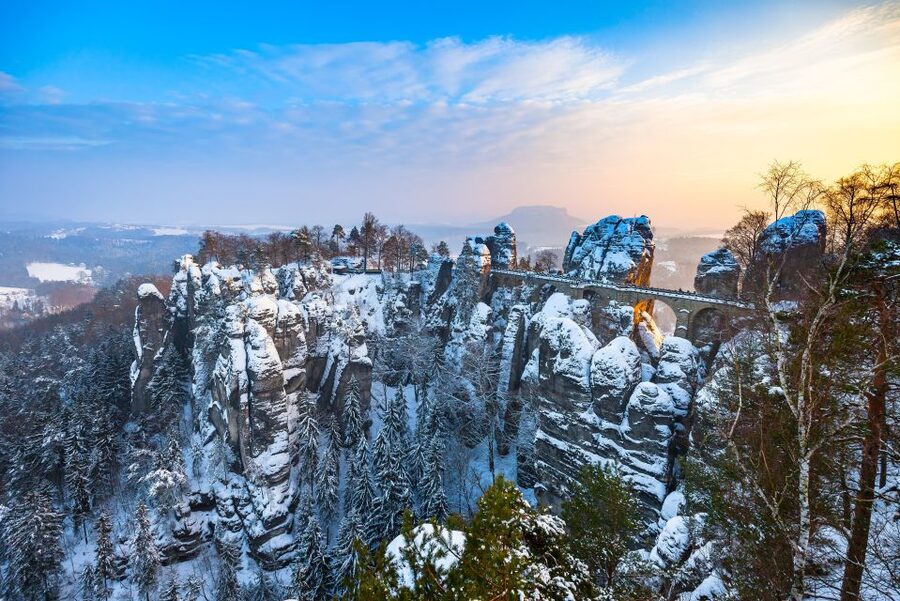 From Prague: Dresden Xmas Market & Saxon Switzerland Tour - The early ride from Prague