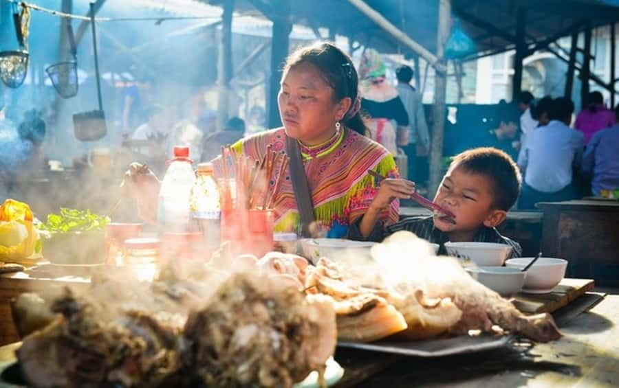 From Sa Pa: Sunday Bac Ha Market Group Tour - Pho Village and a one-hour look at Flower Hmong life