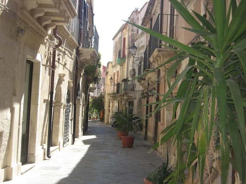 From Taormina: Syracuse Tour with lunch in Food Market - Why Syracuse Works So Well as an Evening Visit