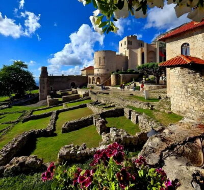 From Tirana/Golem/Durres: Kruja, Bazaar, Sari Salltik Tour