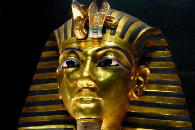Full-Day Giza Pyramids, Egyptian Museum and bazaar Private Tour - The Egyptian Museum: two and a half hours with ancient treasures