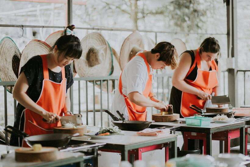 Full Day Thai Cooking Class in Organic Farm and Market - Learning with Luna or Netty