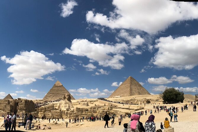 Full Day Tour to Giza Pyramids, Sphinx, Egyptian Museum, Khan el-Khalili Bazaar - One day, three very different sides of Cairo