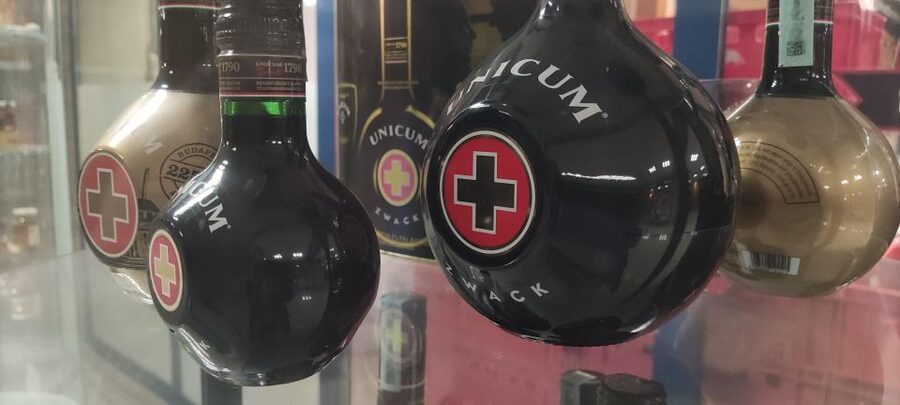 German tour in the Market Hall of Budapest with tastings - Salami and sausage come first