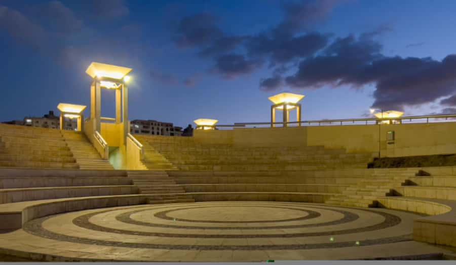 Giza: Pyramids, Museum of Civilization and Old Cairo, Bazaar - Guides, transport, and the human side of the day