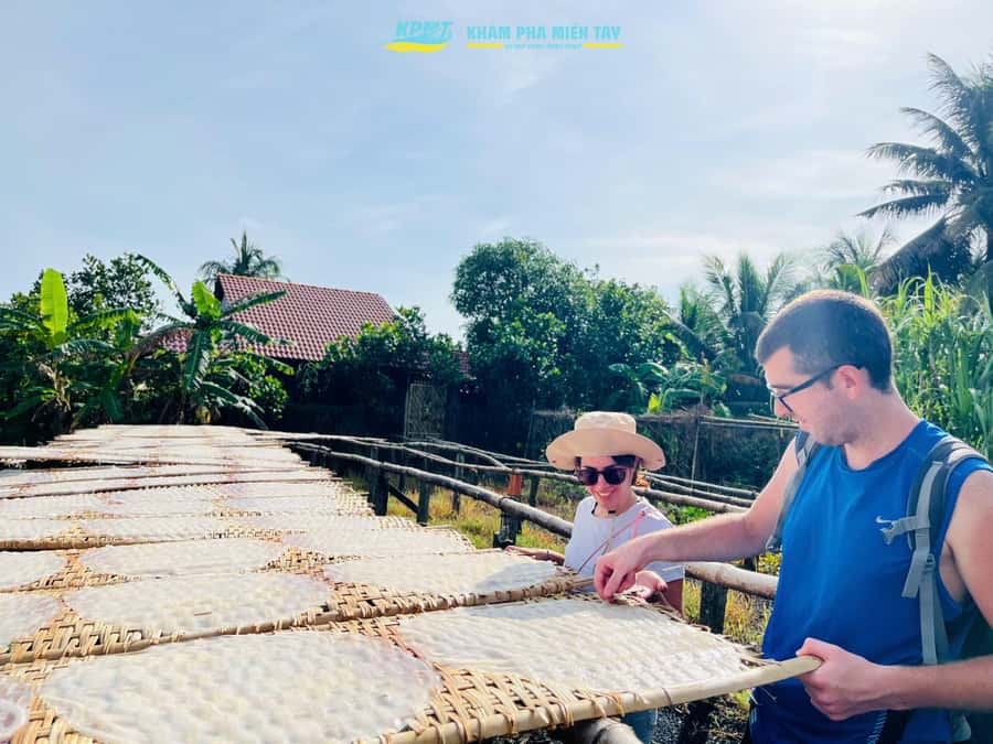 Group Tour: Floating Market, Rice Noodle, nursery vegatable - Breakfast Served From a Boat