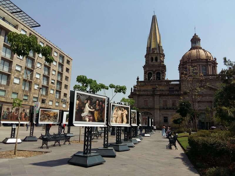 Guadalajara: Culture, Architecture, and Market Walking Tour - Guadalajara Cathedral and the city’s first impression