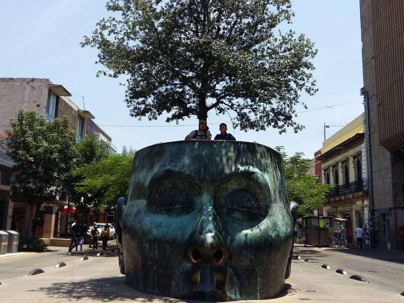 Guadalajara: Culture, Architecture, and Market Walking Tour - Rotonda de los Jaliscienses Ilustres and Plaza de Armas