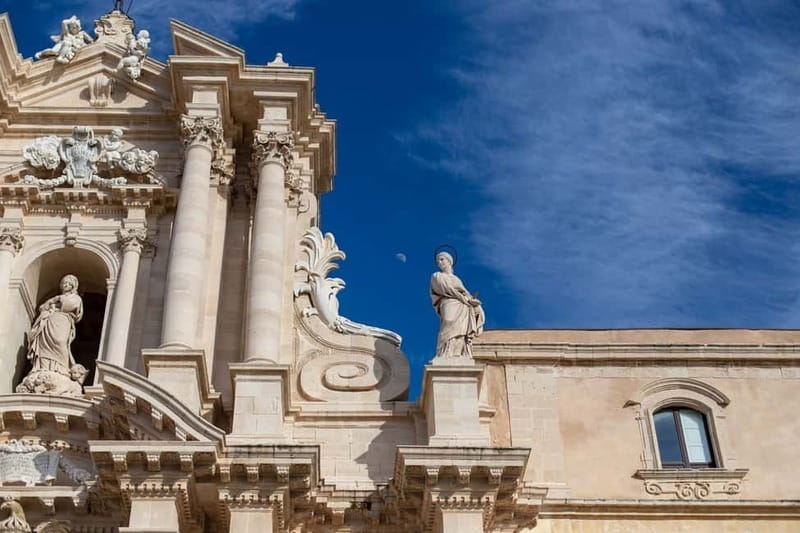 Guided tour of Ortigia with Fish Street Food at the market - Why this Ortigia walk works well