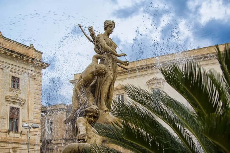 Guided tour of Ortigia with Fish Street Food at the market - Guide quality, language, and group size