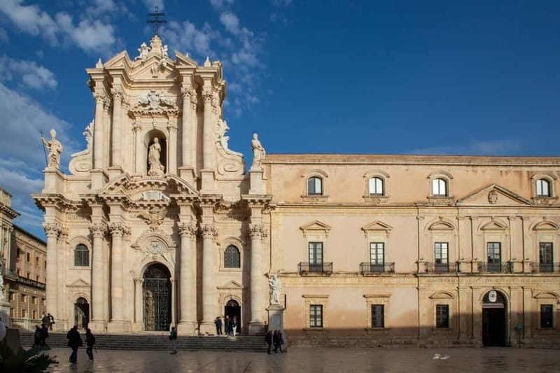 Guided tour of Ortigia with Fish Street Food at the market - Who should book this Ortigia experience?