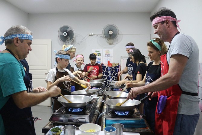 Half Day Evening Cooking Class with Market Tour in Chiang Mai - A small group with room for questions