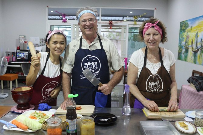 Half Day Morning Cooking Class with Market Tour in Chiang Mai - Five dishes and plenty to eat
