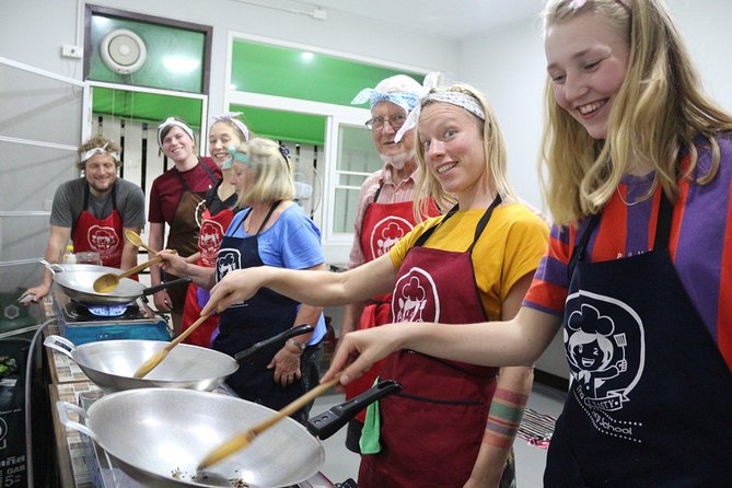 Half Day Morning Cooking Class with Market Tour in Chiang Mai - Group size, timing, and meeting details
