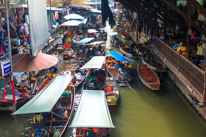 Half Day Railway Market and Damnoen saduak Floating Market tour - The role of the guide