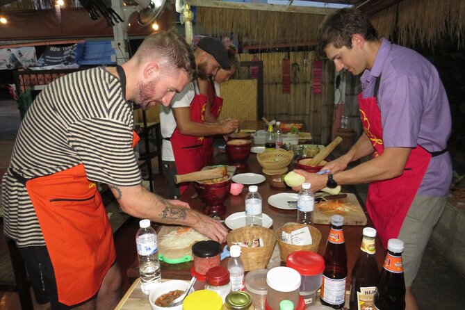 Half-Day Thai Cooking Class and Market Tour From Chiang Mai - Who should book this experience