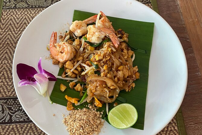 Half day Thai cooking Class + Market tour+Garden tour - Mae Somchit Fresh Market in 15 minutes