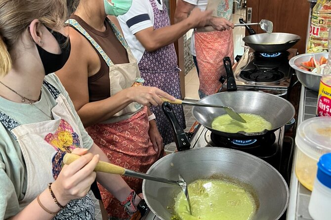 Half day Thai cooking Class + Market tour+Garden tour - Four dishes, or a menu that changes by day