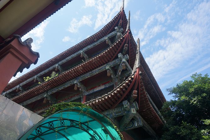 Half-Day Walking Tour with a Vegetarian Lunch at a Nunnery - Reading Sichuan cuisine at the spice market