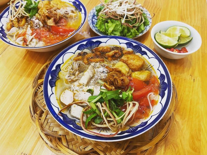 Hanoi: 5 Local Dishes Cooking Class with Meal & Market Visit - Choose between two menus with very different flavors