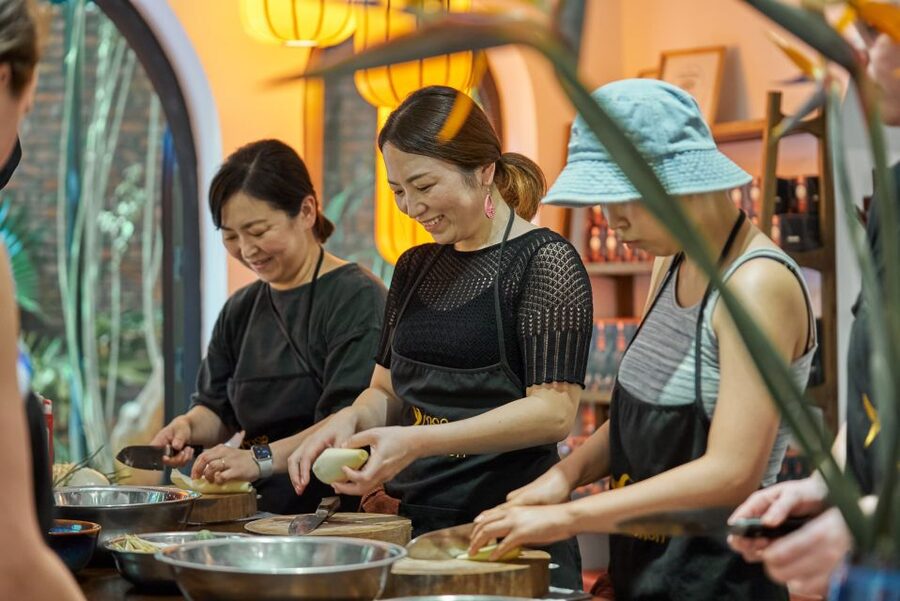 Hanoi: Cooking Class in a Local Villa with Market Tour - Timing, Pickup, and Group Size