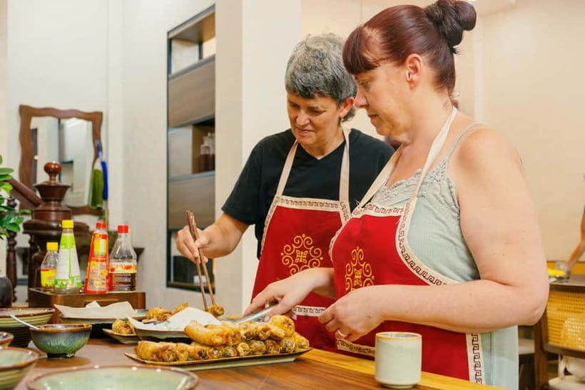 Hanoi Cooking Class: Market Tour, Free Recipe & Beverages - Transfers, luggage storage, and useful extras