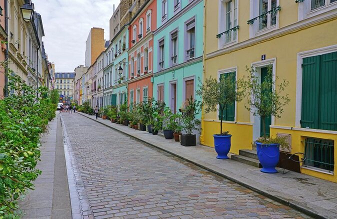 Historical Paris Walking Tour to Vibrant Food Market - Why this Paris walk feels different