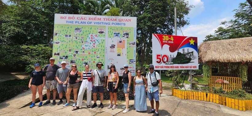 Ho Chi Minh: 1 Day Can Tho Floating Market & Cu Chi Tunnels - Breakfast afloat, with noodles and pineapple