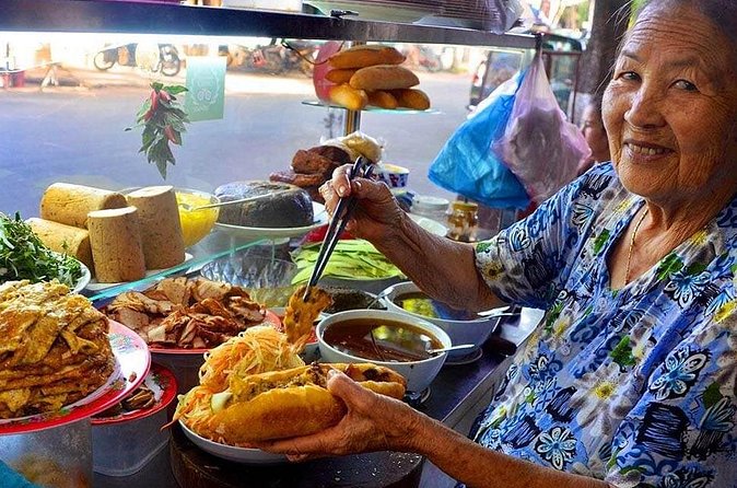 Hoi An Ancient Town - Night Market Street Food Walking Tours - Four food stops and the value of variety