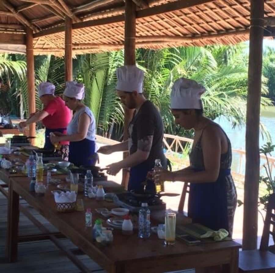 Hoi An: Bay Mau Cooking Class w/ Market & Basket Boat Option - Cooking rice the old-fashioned way in Bay Mau