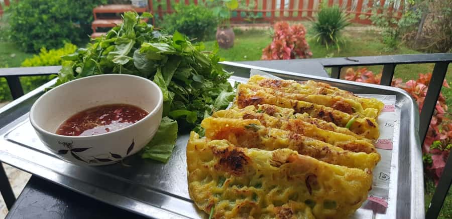 Hoi An Cooking Class With Market and Bamboo Basket Boat Tour - The garden setting and welcome drink