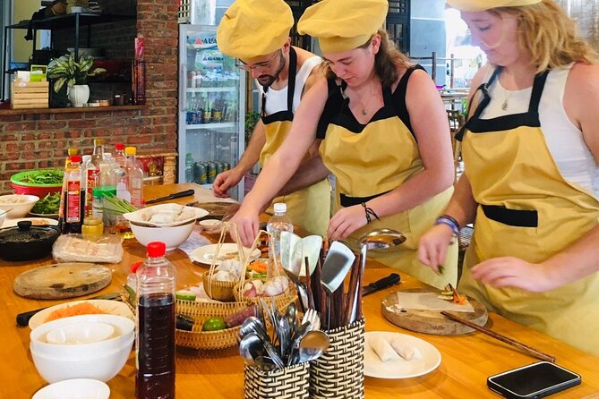 Hoi An Local Market and Vegetable Village Cooking Class - Group size, pickup, and timing