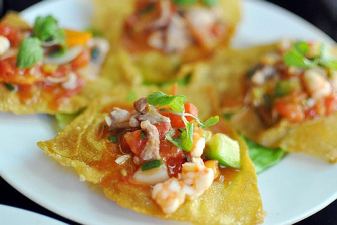 Hoi An Night Market - Ancient Town street food tours by Night - The first stop: Hoi An-style banh mi