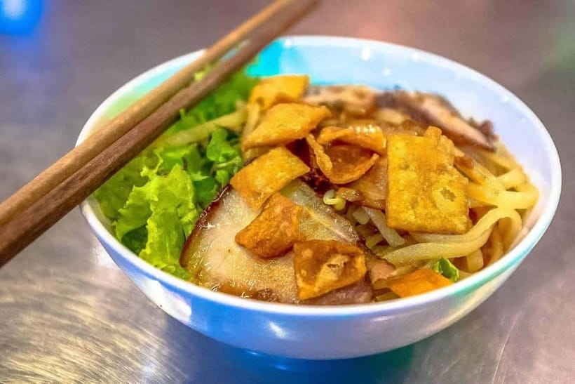 Hoi An Street Food, night market and lantern boat ride - How the Guides Shape the Evening