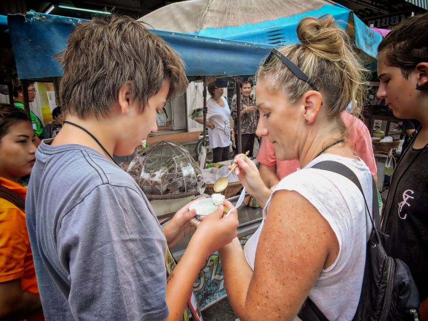 Hua Hin: Thai Street Food & Market Walking Tour - Eating through Hua Hin’s old town