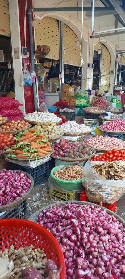 Hue Cooking Class with local-Visit market, cook local food - A small group makes the instruction practical