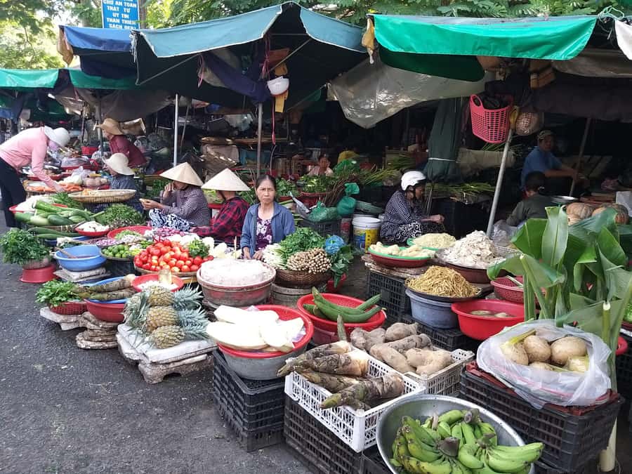 Hue Cooking Class with local-Visit market, cook local food - Cooking four Hue-style dishes at a local home