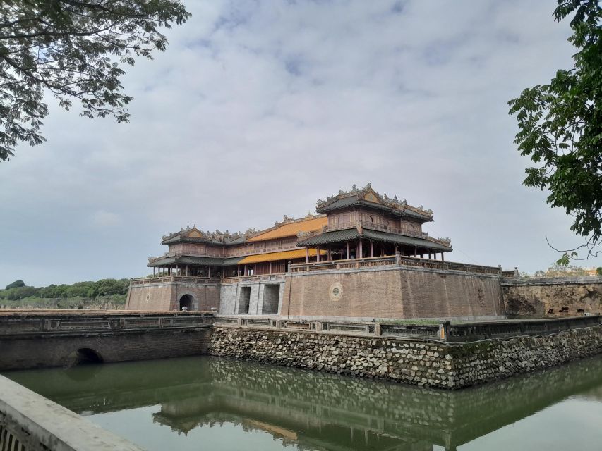Hue:Deluxe Walking tour to Imperial City and Dong Ba Market - Finishing with Vietnamese Banh Mi