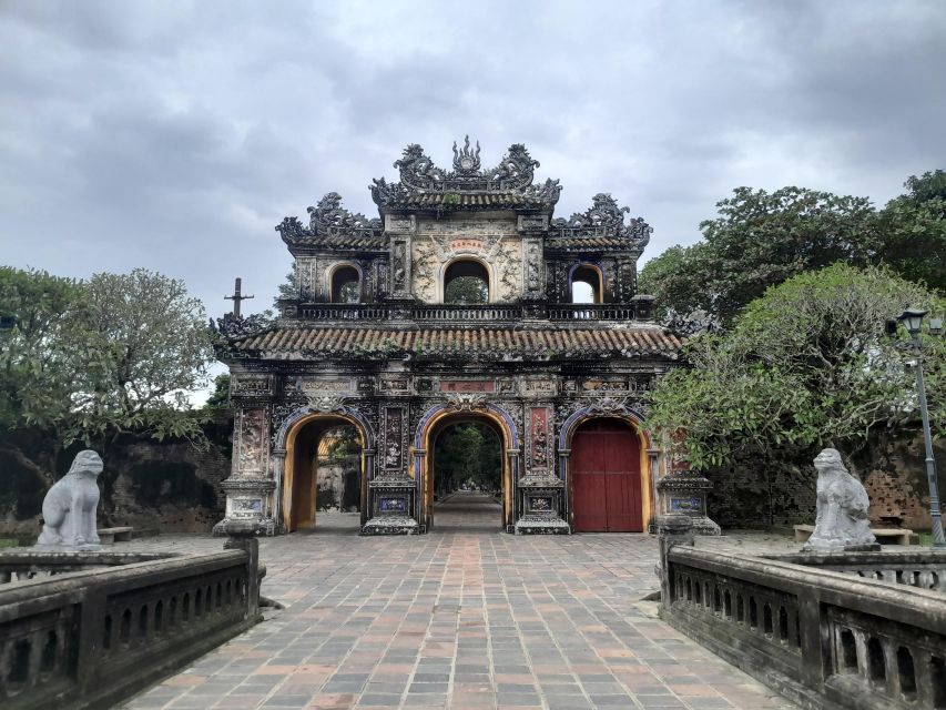 Hue:Deluxe Walking tour to Imperial City and Dong Ba Market - What the $20 price really covers