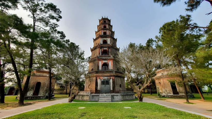 Hue: Dragon Boat Cruise, Imperial Citadel, & Market Day Trip - A dragon boat introduction to Hue