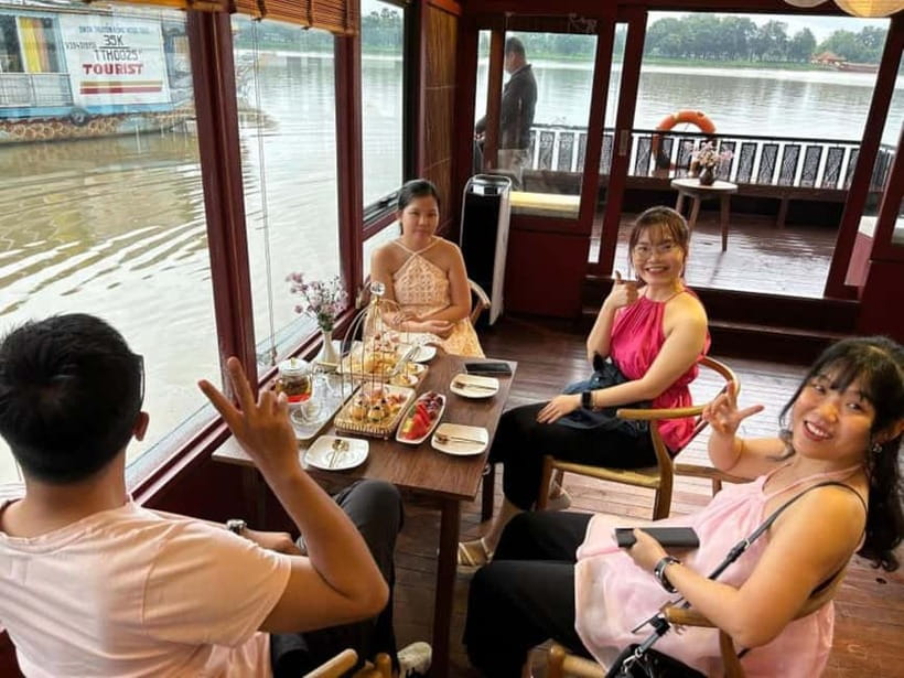 Hue: Dragon Boat Cruise, Imperial Citadel, & Market Day Trip - Dong Ba Market and the everyday side of Hue